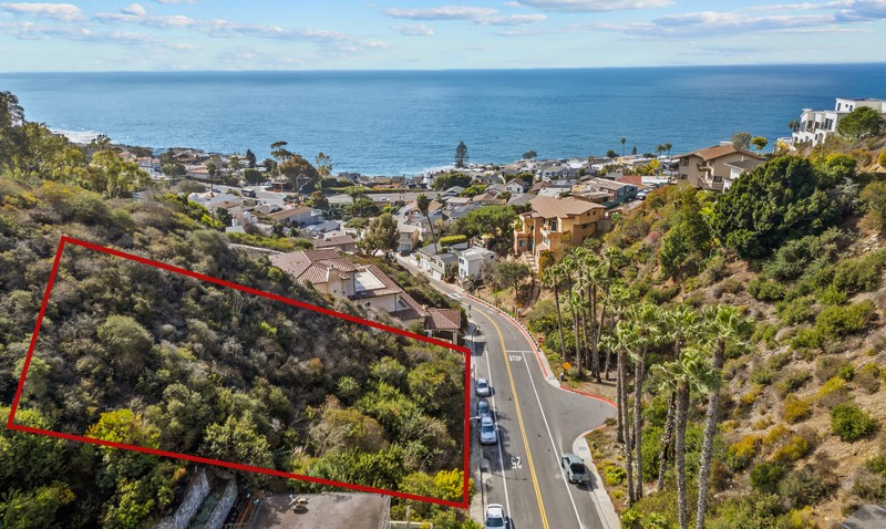 Aerial view of an ocean-view lot in Laguna Beach