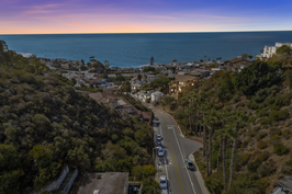Laguna Beach coastline and sunset views