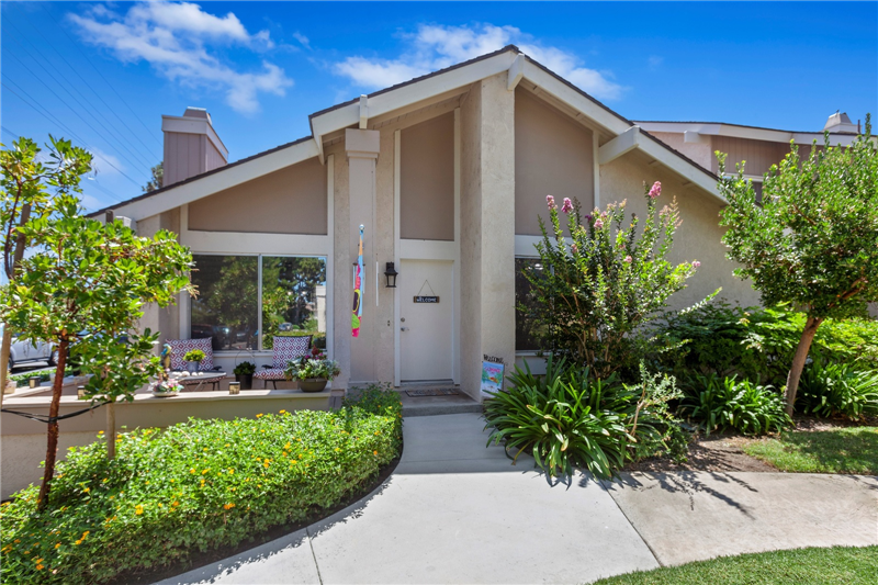 Silverwood front of home, Irvine